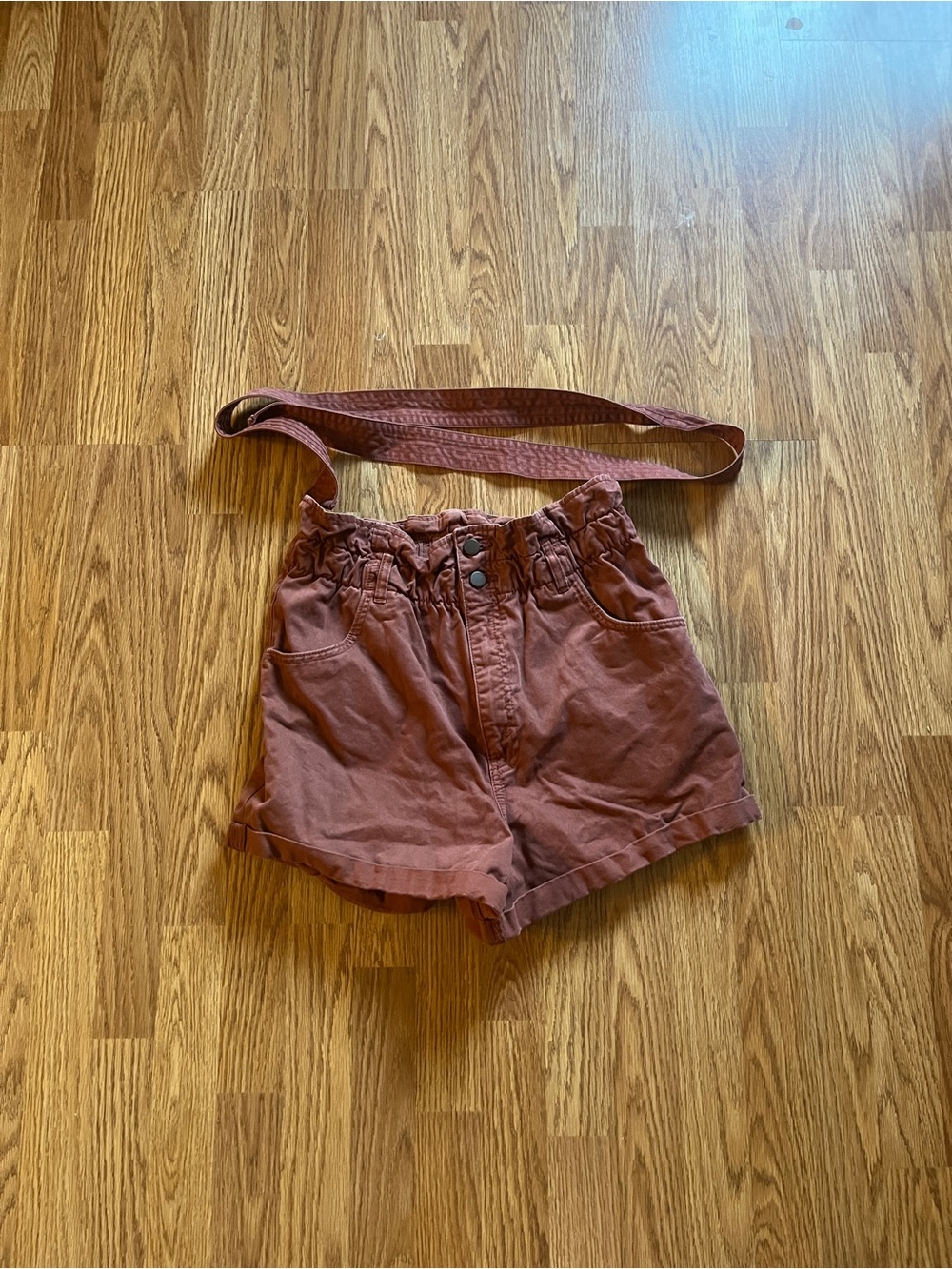 Abercrombie & Fitch High-Waist Paperbag Shorts in Brick